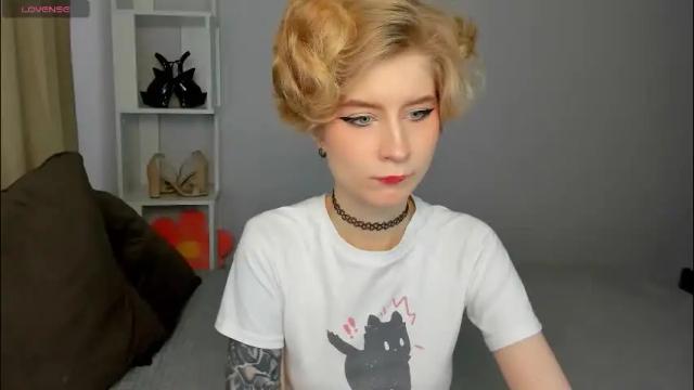 Image 2 of julescrown Stream on Chaturbate on 3 months ago