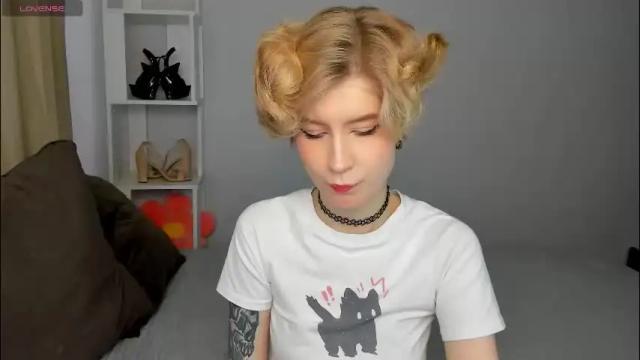 Image 4 of julescrown Stream on Chaturbate on 3 months ago