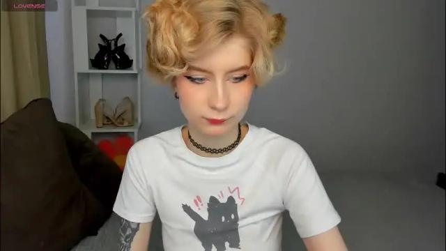 Image 8 of julescrown Stream on Chaturbate on 3 months ago