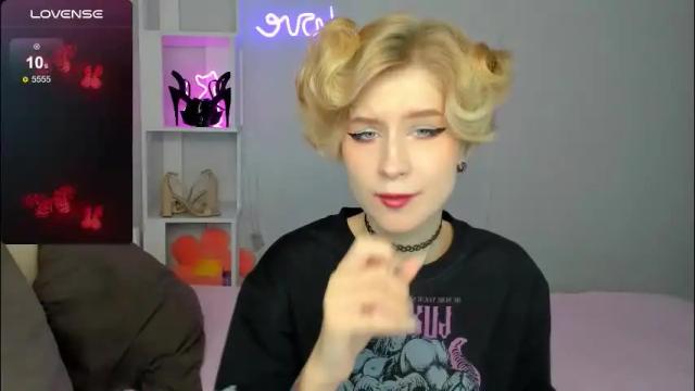 Image 11 of julescrown Stream on Chaturbate on 3 months ago