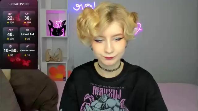 Image 12 of julescrown Stream on Chaturbate on 3 months ago