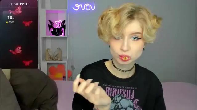 Image 4 of julescrown Stream on Chaturbate on 3 months ago