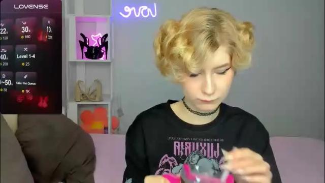 Image 6 of julescrown Stream on Chaturbate on 3 months ago