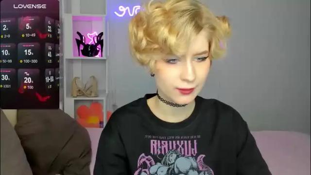 Image 8 of julescrown Stream on Chaturbate on 3 months ago