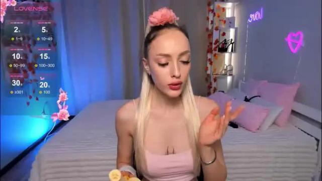 Image 12 of julescrown Stream on Chaturbate on 2 months ago