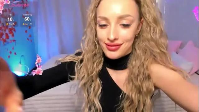 Image 11 of julescrown Stream on Chaturbate on 2 months ago