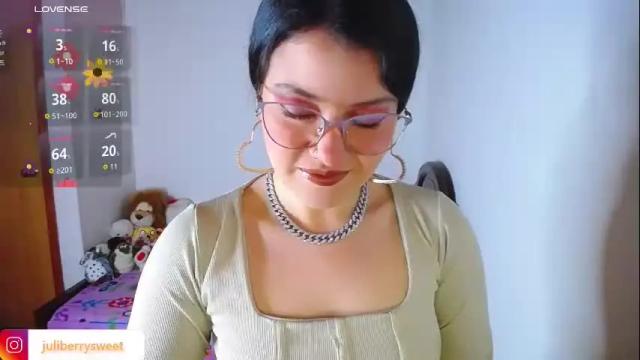 Image 4 of juli05star Stream on Chaturbate on 13 days ago