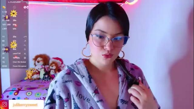 Image 3 of juli05star Stream on Chaturbate on 1 month ago