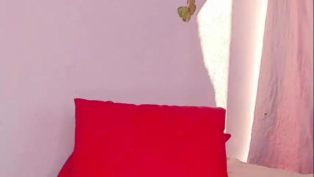 Image 10 of juli_castillos Stream on Chaturbate on 1 month ago
