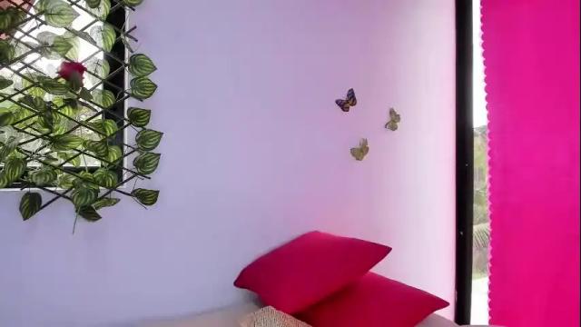 Image 2 of juli_castillos Stream on Chaturbate on 1 month ago