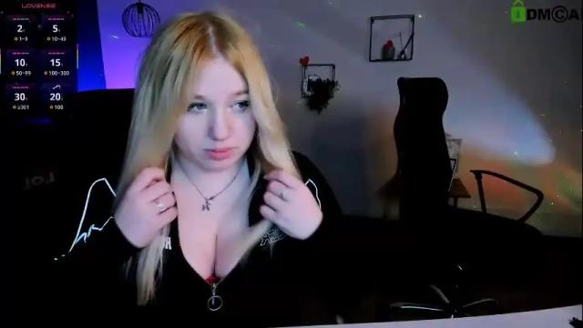 Image 11 of juli_kisss Stream on Chaturbate on 1 month ago