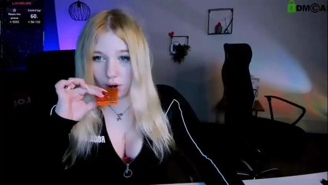 Image 12 of juli_kisss Stream on Chaturbate on 1 month ago