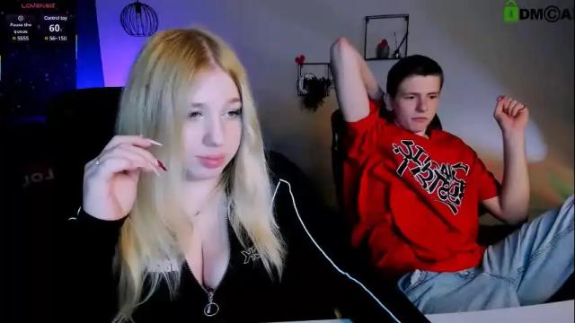 Image 2 of juli_kisss Stream on Chaturbate on 1 month ago