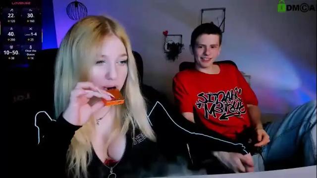 Image 4 of juli_kisss Stream on Chaturbate on 1 month ago