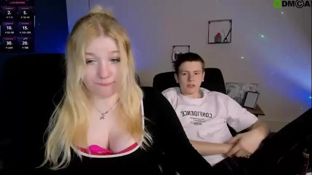 Image 8 of juli_kisss Stream on Chaturbate on 1 month ago