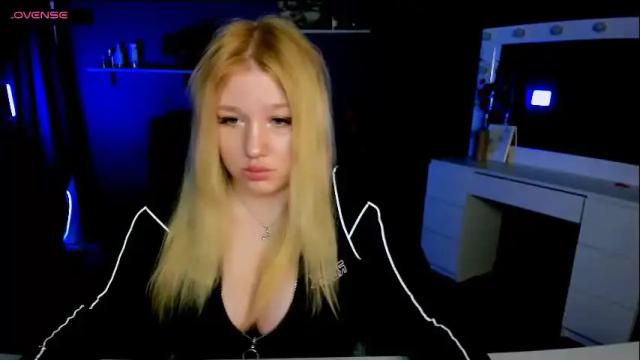 Image 2 of juli_kisss Stream on Chaturbate on 1 month ago