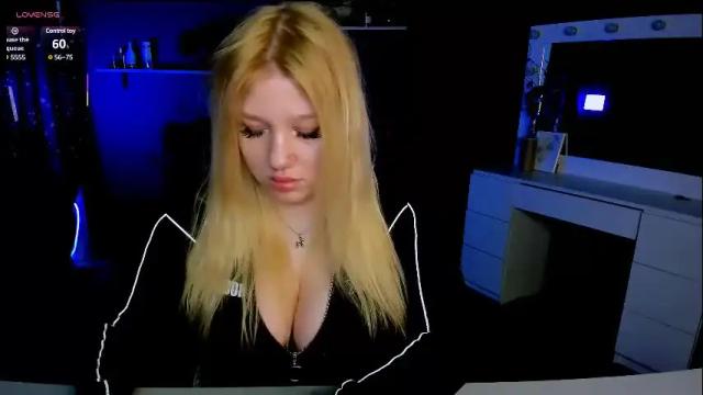 Image 8 of juli_kisss Stream on Chaturbate on 1 month ago