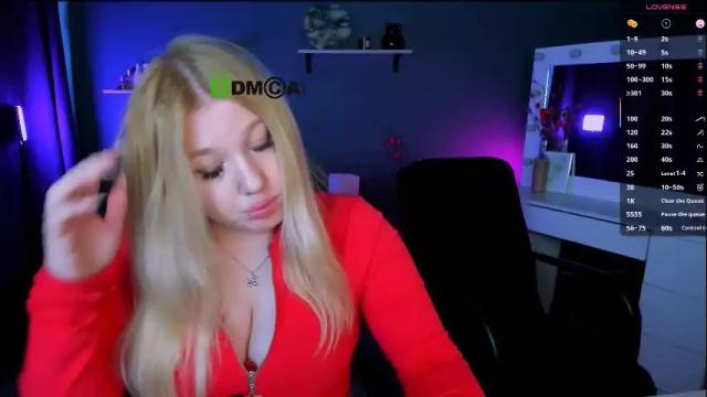 Image 3 of juli_kisss Stream on Chaturbate on 1 month ago
