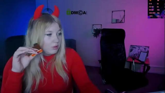 Image 10 of juli_kisss Stream on Chaturbate on 1 month ago
