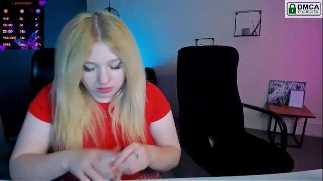 Image 4 of juli_kisss Stream on Chaturbate on 1 month ago