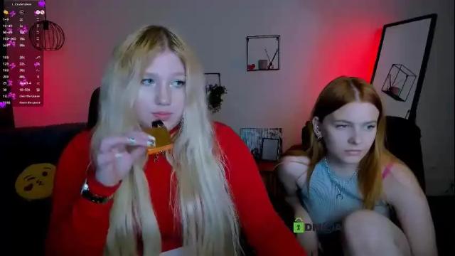 Image 10 of juli_kisss Stream on Chaturbate on 11 days ago