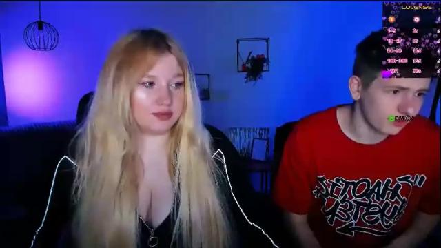 Image 12 of juli_kisss Stream on Chaturbate on 2 days ago
