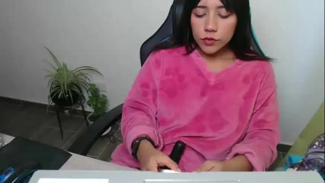 Image 4 of juli_love11 Stream on Chaturbate on 24 days ago