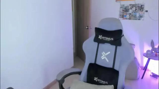 Image 2 of juli_santos_22 Stream on Chaturbate on 1 month ago