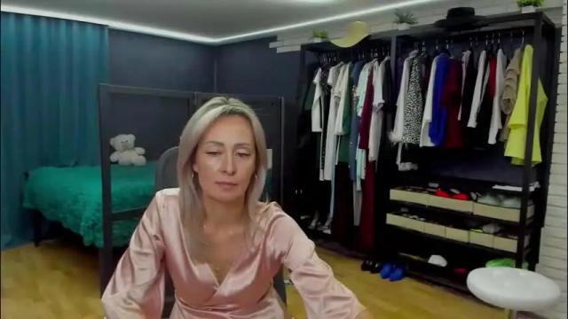 Image 4 of julia__cherry_ Stream on Chaturbate on 2 months ago