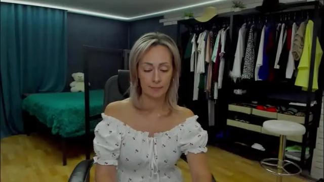 Image 3 of julia__cherry_ Stream on Chaturbate on 2 months ago