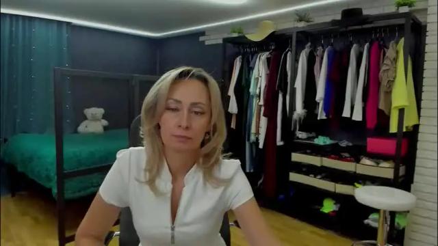 Image 3 of julia__cherry_ Stream on Chaturbate on 1 month ago