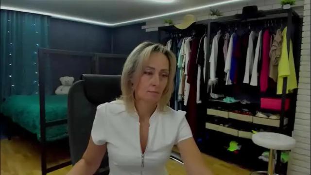 Image 8 of julia__cherry_ Stream on Chaturbate on 1 month ago