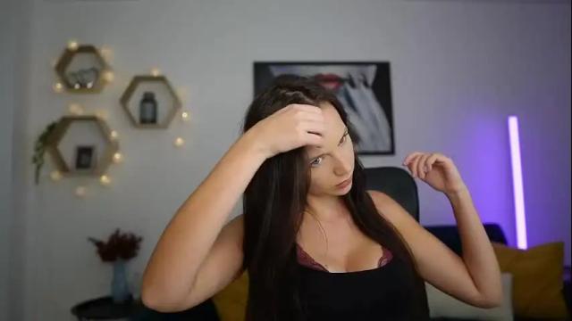 Image 2 of julia__white Stream on Chaturbate on 20 months ago