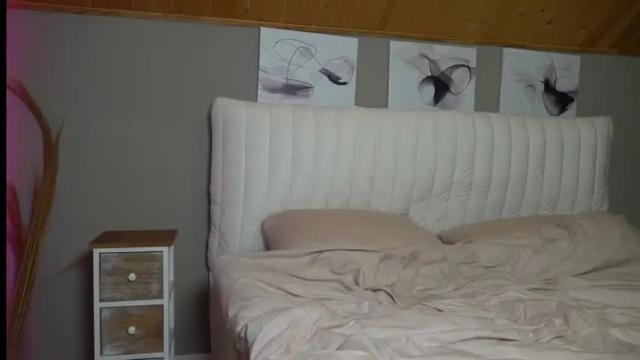 Image 10 of julia_cristal Stream on Chaturbate on 8 days ago