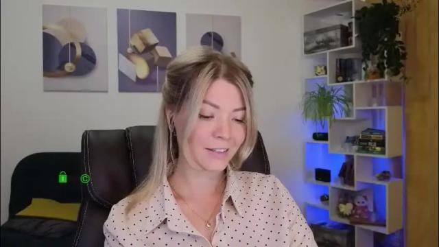 Image 11 of julia_cute_ Stream on Chaturbate on 13 days ago