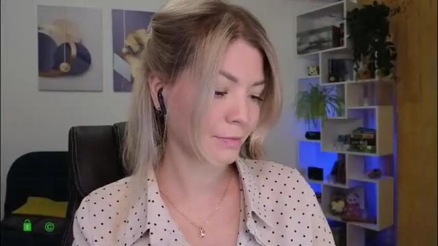 Image 4 of julia_cute_ Stream on Chaturbate on 13 days ago