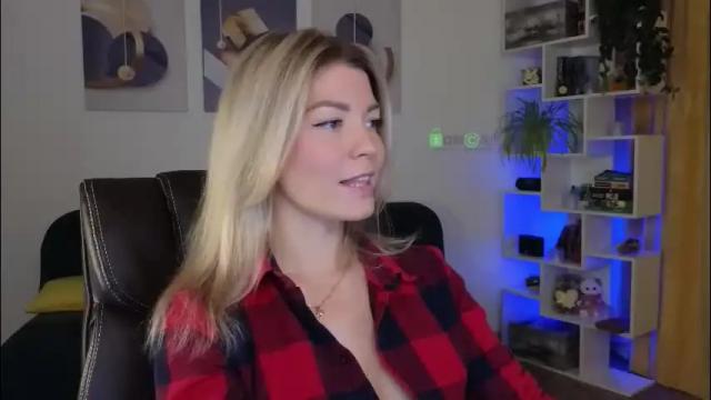 Image 12 of julia_cute_ Stream on Chaturbate on 8 days ago