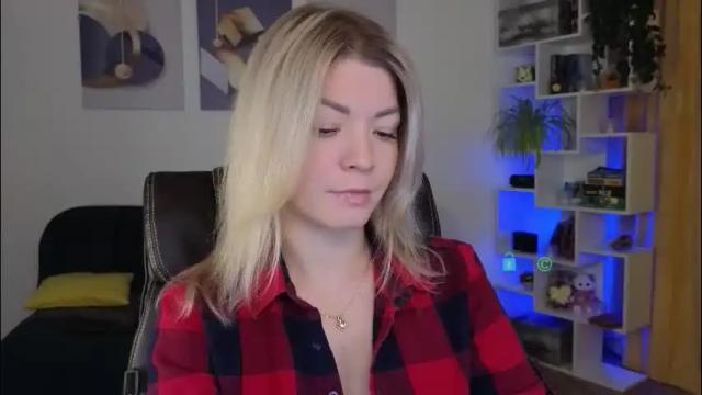 Image 2 of julia_cute_ Stream on Chaturbate on 8 days ago