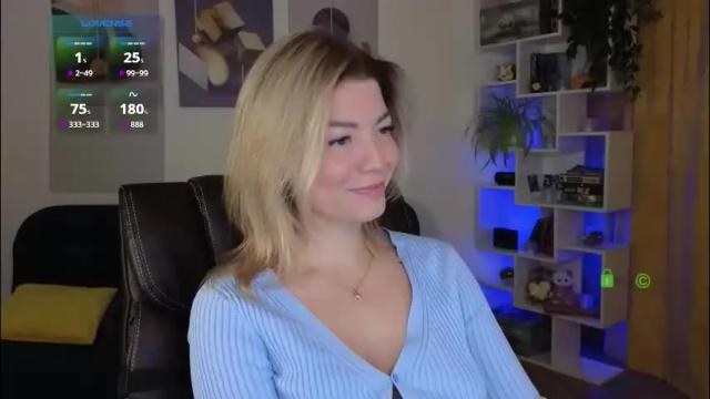 Image 3 of julia_cute_ Stream on Chaturbate on 1 month ago