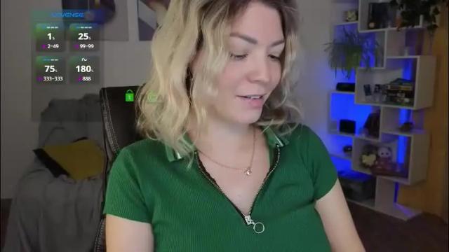 Image 3 of julia_cute_ Stream on Chaturbate on 1 month ago
