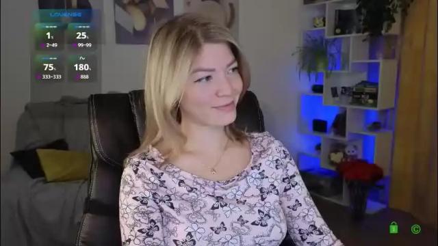 Image 2 of julia_cute_ Stream on Chaturbate on 29 days ago