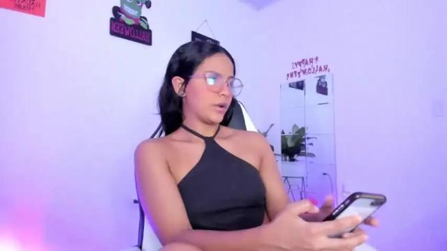Image 11 of julia_joness Stream on Chaturbate on 19 months ago