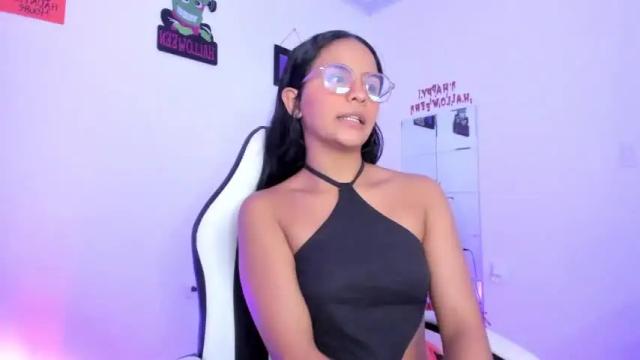 Image 12 of julia_joness Stream on Chaturbate on 19 months ago