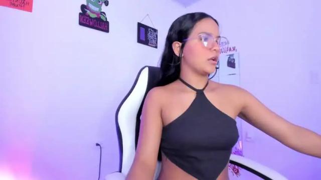 Image 4 of julia_joness Stream on Chaturbate on 19 months ago