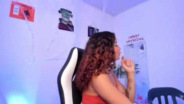 Image 6 of julia_joness Stream on Chaturbate on 19 months ago