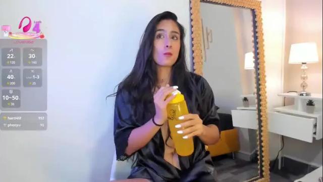 Image 4 of julia_martinezz_ Stream on Chaturbate on 13 days ago