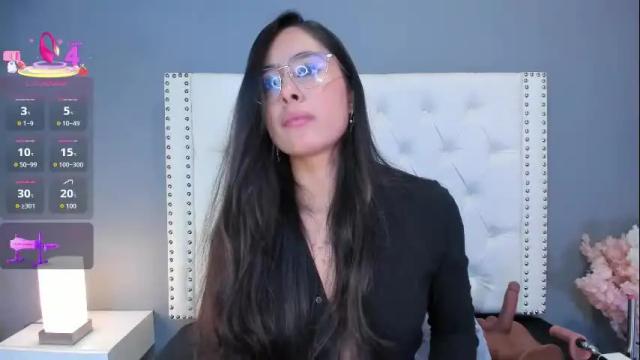 Image 2 of julia_martinezz_ Stream on Chaturbate on 1 month ago