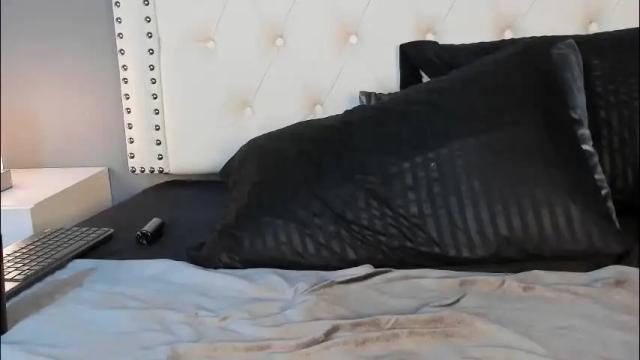 Image 2 of julia_martinezz_ Stream on Chaturbate on 1 month ago