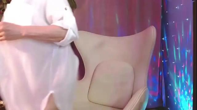 Image 11 of julia_renard Stream on Chaturbate on 23 days ago