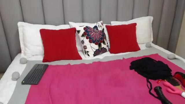 Image 12 of julia_robinson Stream on Chaturbate on 15 months ago